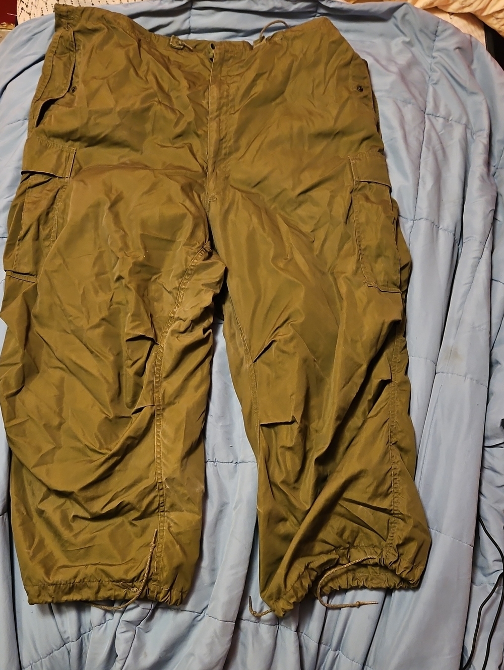 Men's Olive Cargo Snow Pants - Durable Outdoor Utility